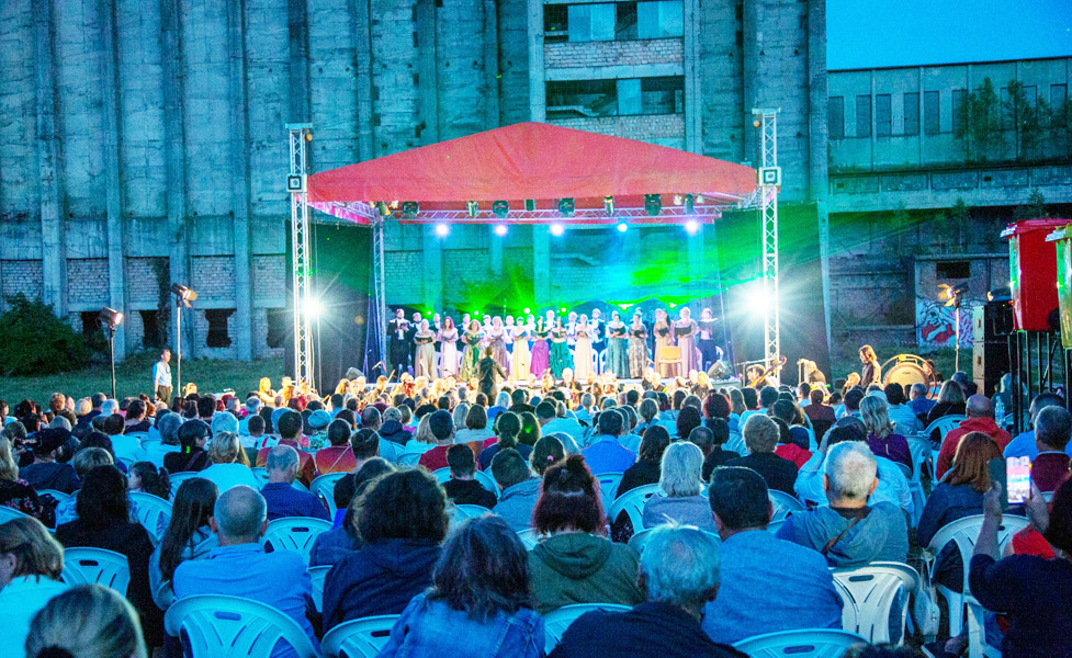 Read more about the article Spectacol grandios de operă la Petrila, în incinta fostei exploatări miniere, în cea de-a treia seară a festivalului Opera Nights 2023