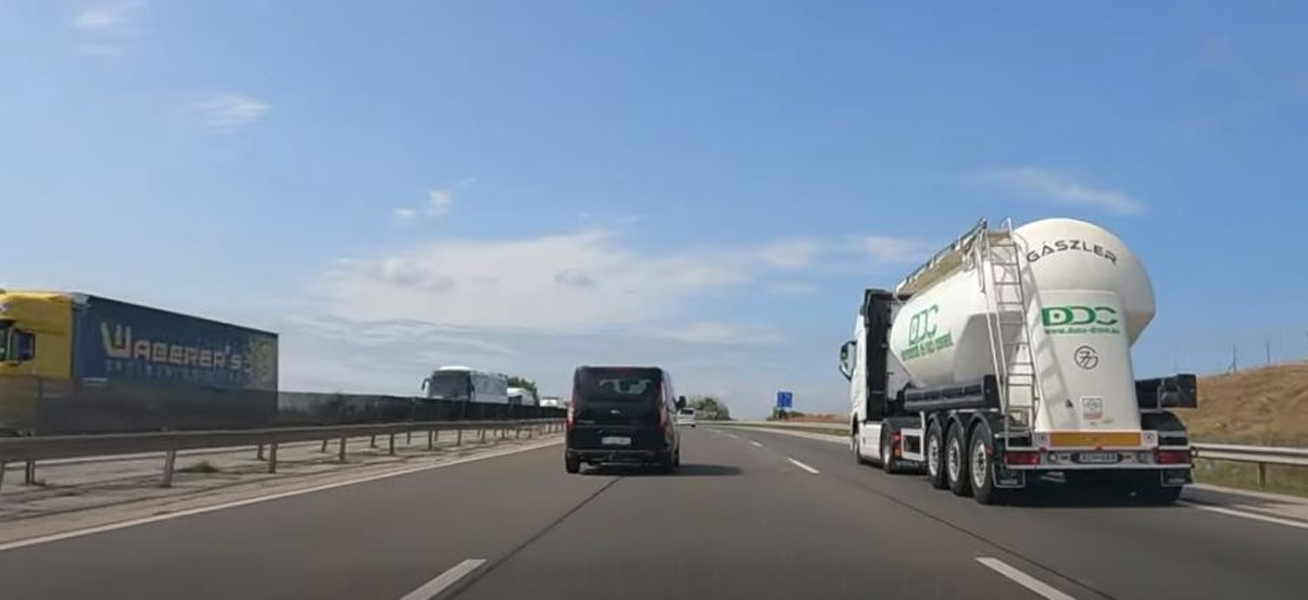 Read more about the article Atenţionare de călătorie: În Ungaria sunt restricţii de circulaţie pentru camioanele de mare tonaj până în 30 august