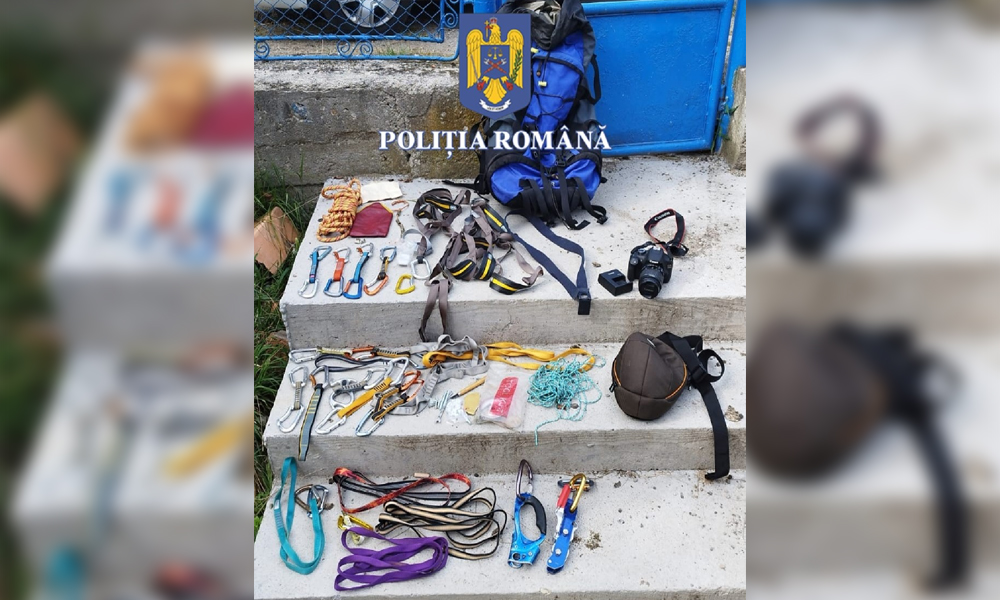 Read more about the article Bărbați reținuți preventiv de polițiști, după ce au spart o casă de vacanţă din Bulzeştii de Sus