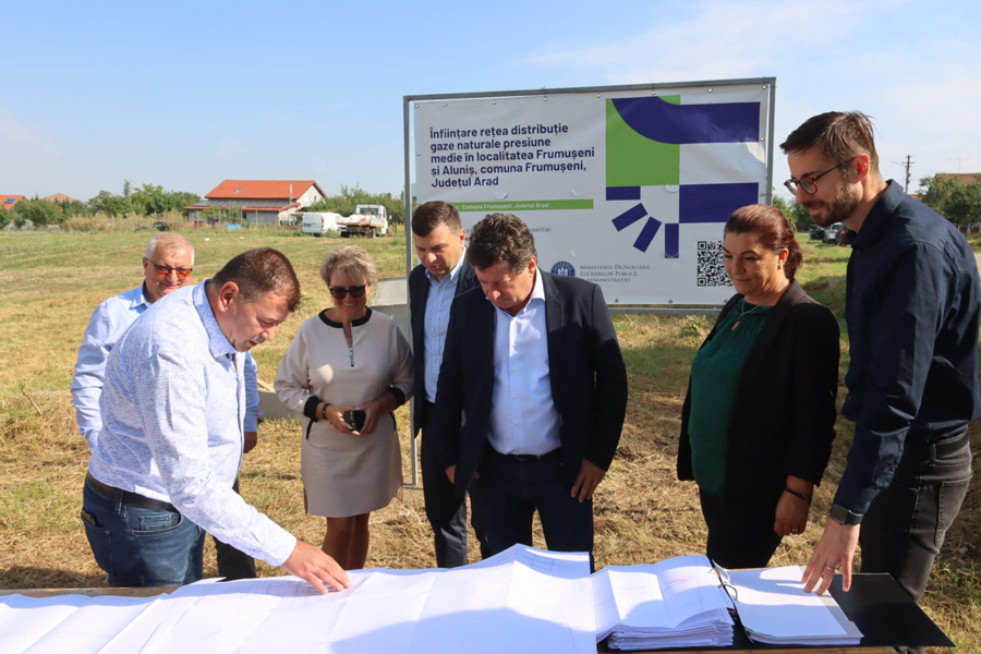 Read more about the article S-a semnat contractul de extindere a rețelei de gaz în Frumușeni