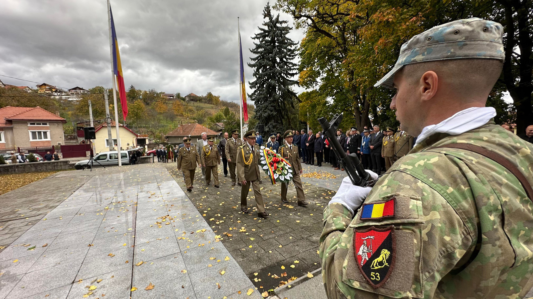 Read more about the article Ceremonie solemnă dedicată Zilei Armatei României, desfășurată la Cimitirul Eroilor din Deva