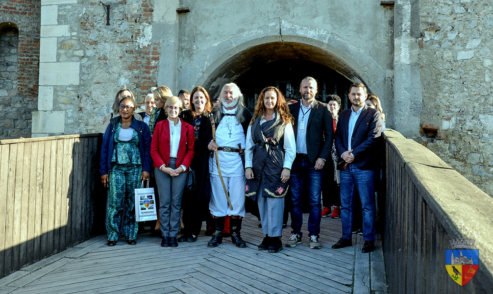 Read more about the article Ambasadoarea Cubei şi reprezentanta UNICEF în România, în vizită la Castelul Corvinilor