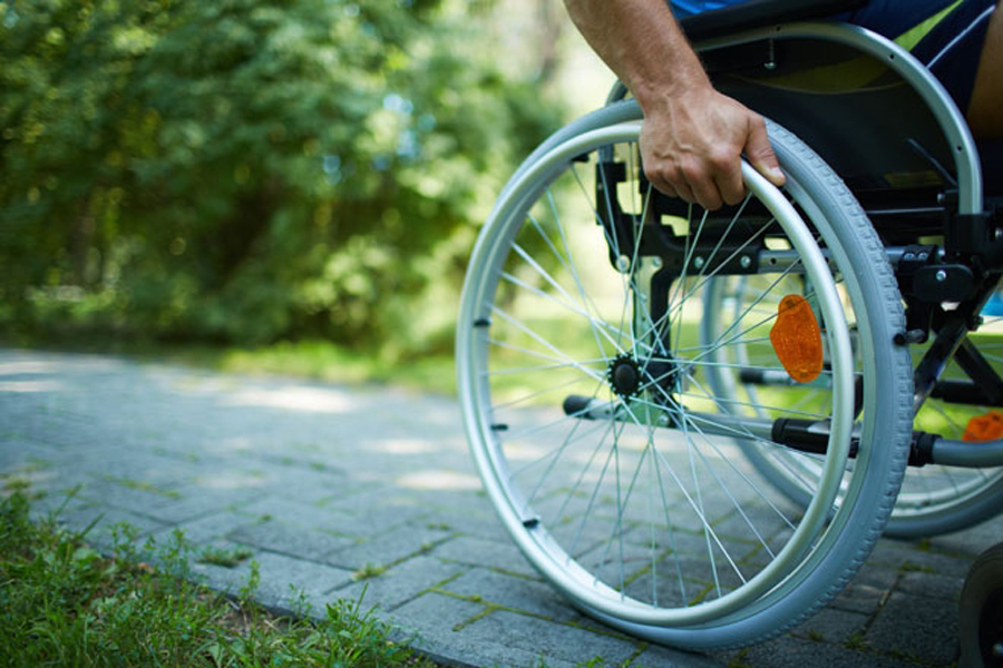 Read more about the article Crește salariul asistenților personali și indemnizația lunară pentru persoane cu handicap grav