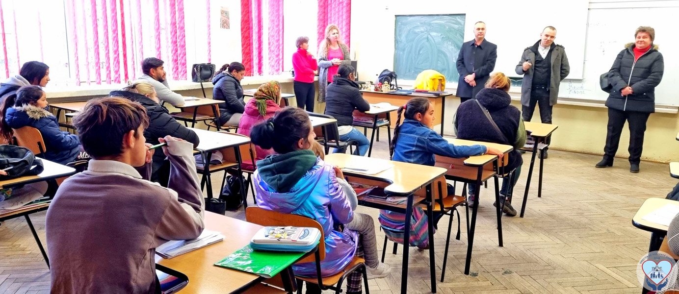 Read more about the article A doua șansă la educație pentru romii care s-au hotărât să învețe carte!
