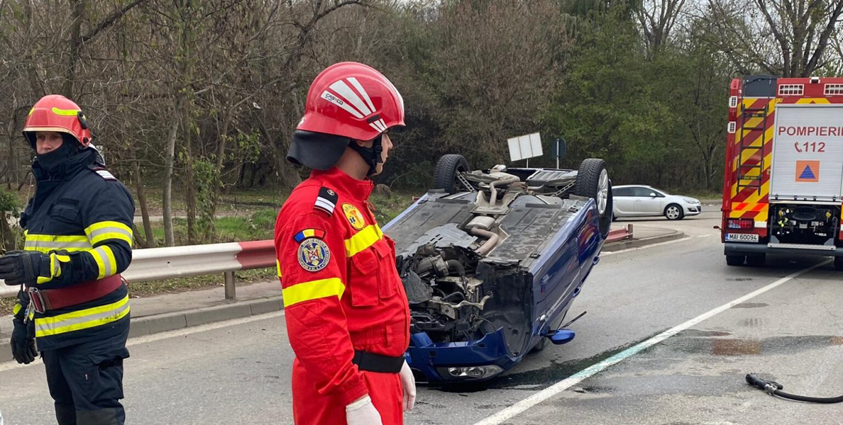 Read more about the article Accident la Pestiş: Un şofer din Hunedoara a vrut să evite un câine aflat pe carosabil şi s-a răsturnat cu autoturismul