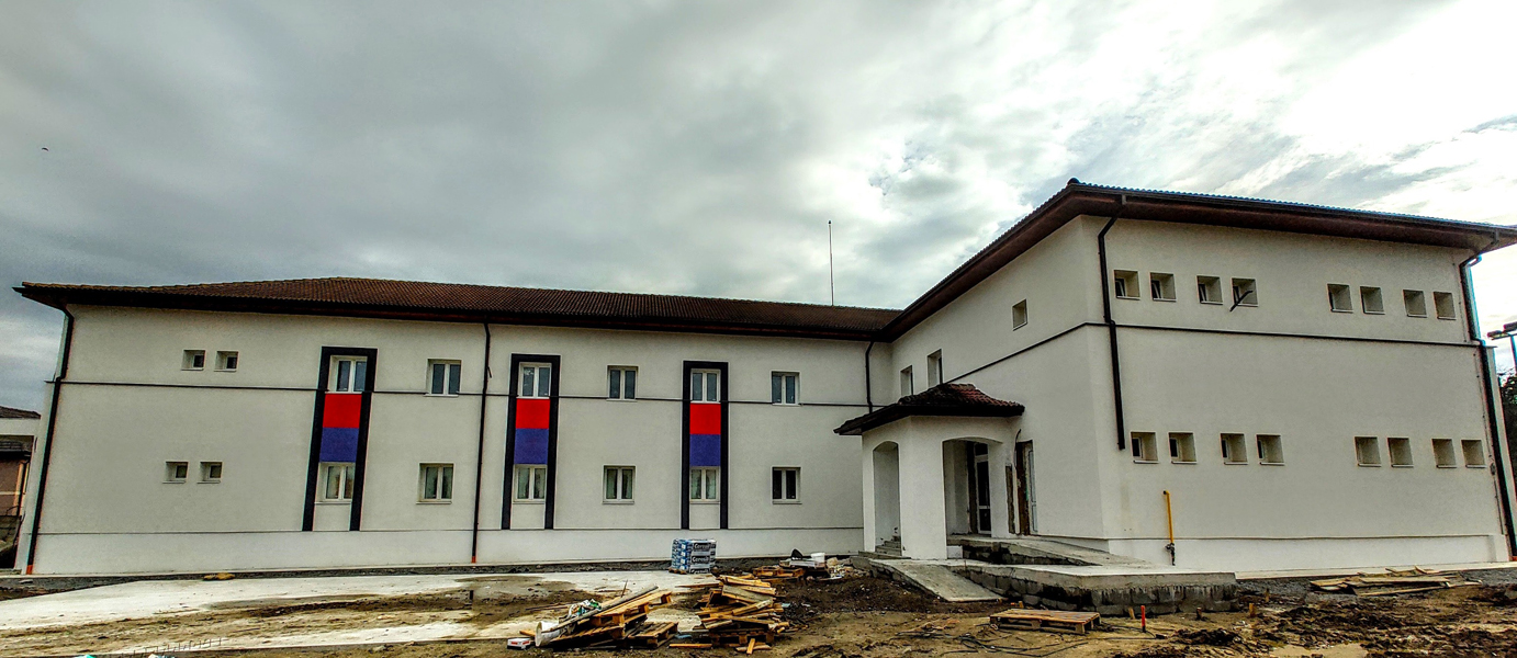 Read more about the article HUNEDOARA: Cea mai veche şcoală din oraş arată acum ca nouă!