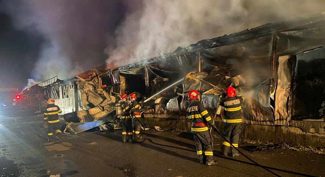 Read more about the article Incendiu puternic la Sântuhalm: a ars acoperişul unei hale de 1500 mp