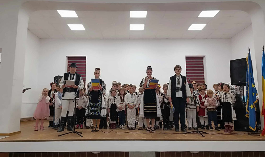 Read more about the article Băiţa : Ziua Naţională marcată de elevii Şcolii Gimnaziale