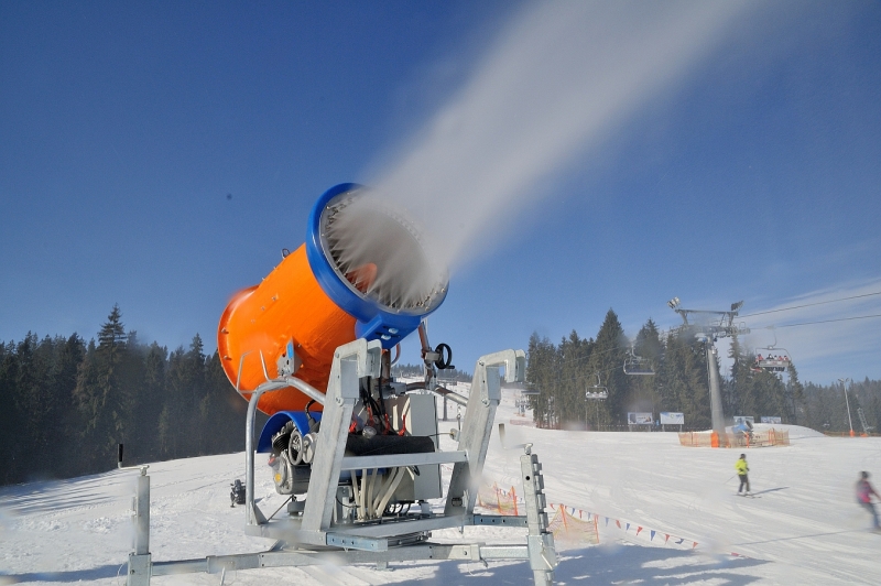 Read more about the article Tunurile de zăpadă artificială, pornite în Straja