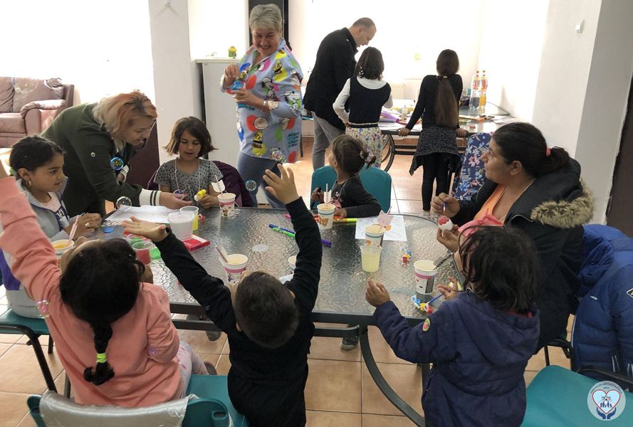 Read more about the article Cum au sărbătorit copiii din cartierul Grigorescu Ziua Internaţională a Romilor