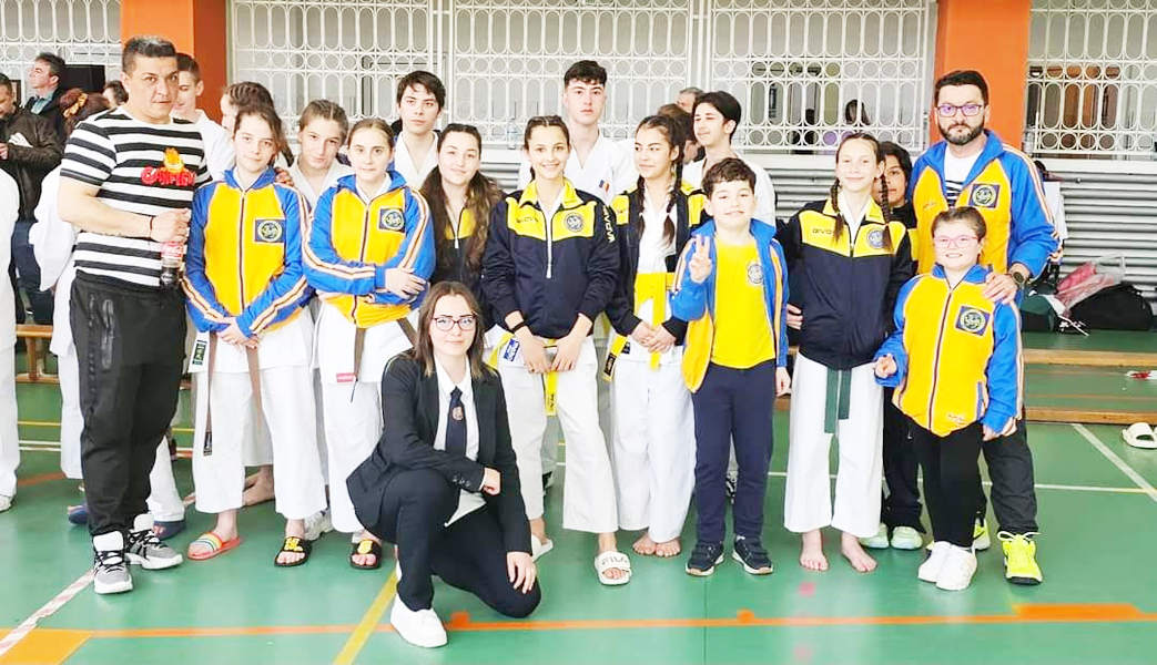 Read more about the article Karate: Medalii pentru sportivii din Hunedoara în întrecerile de la Zalău şi Alba Iulia