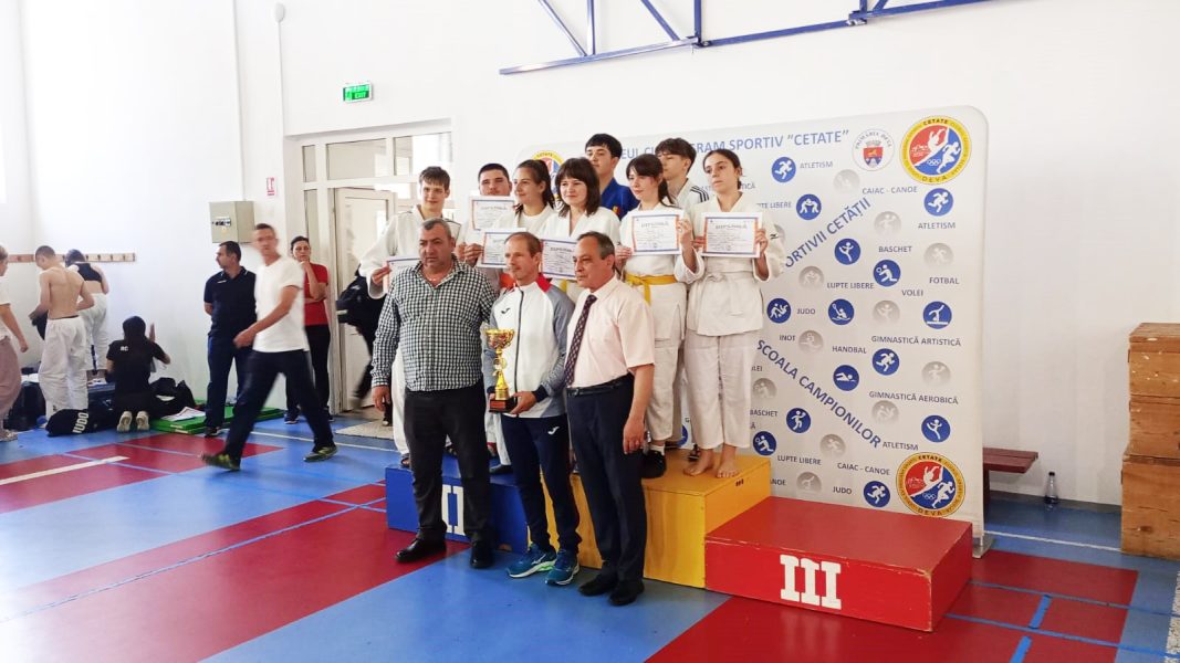 Read more about the article Judo: Sportivi legitimați la Deva, calificați la etapa finală a  Campionatului național școlar