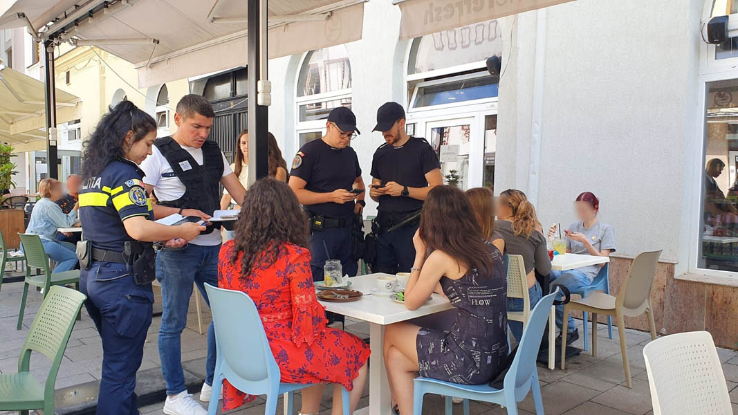 Read more about the article Controale ale polițiștilor hunedoreni în locurile publice frecventate de tineri
