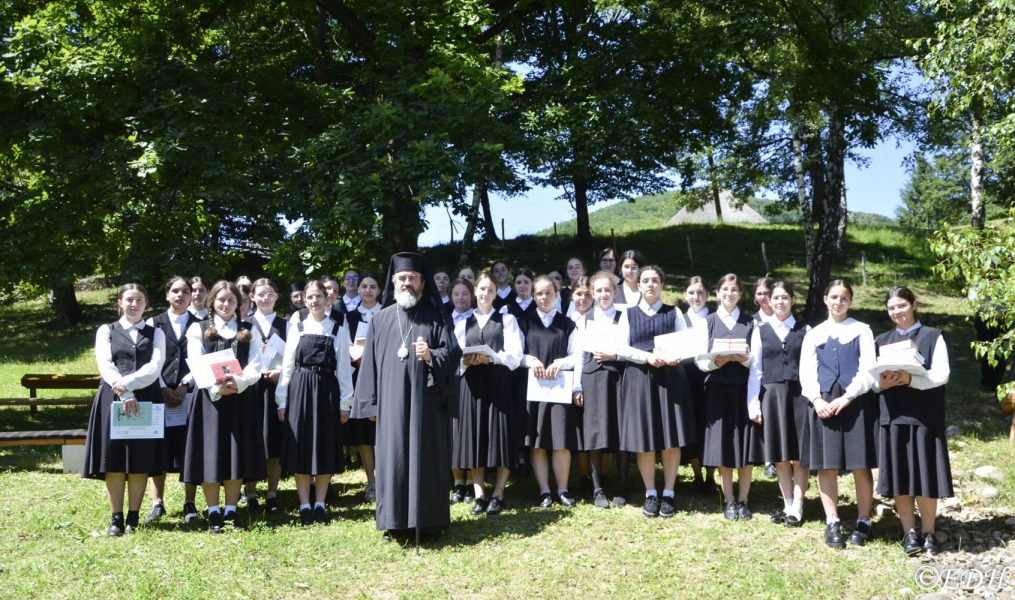 Read more about the article La Seminarul Teologic de la Mănăstirea Prislop a avut loc serbarea finalului de an școlar