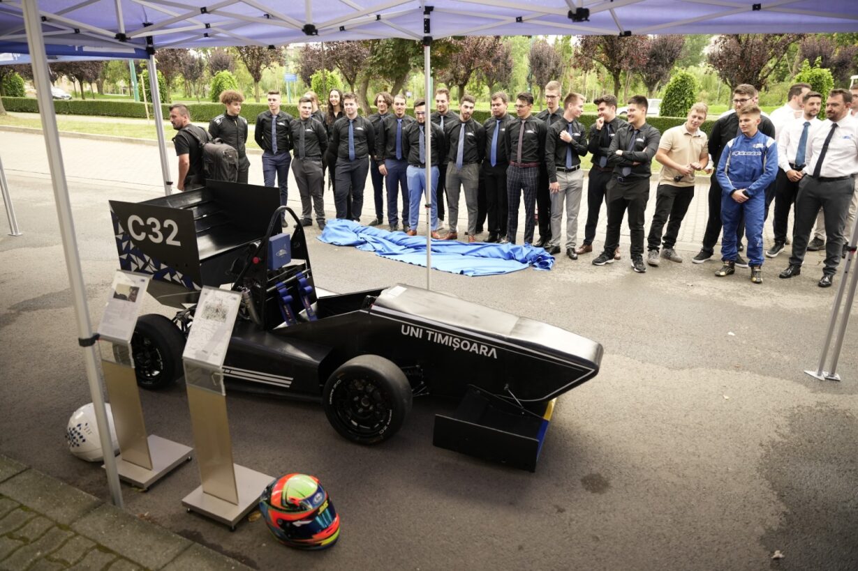Read more about the article UPT Racing Team a lansat noul monopost de Formula Student, TSR3 EVO, în prezența lui Titi Aur