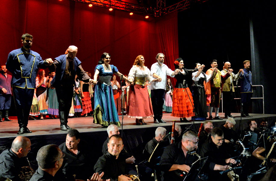 Read more about the article Ediția aniversară a Festivalului de operă în aer liber Opera Nights s-a încheiat la Deva cu opera „Carmen”, de Georges Bizet, urmată de un grandios spectacol de artificii.