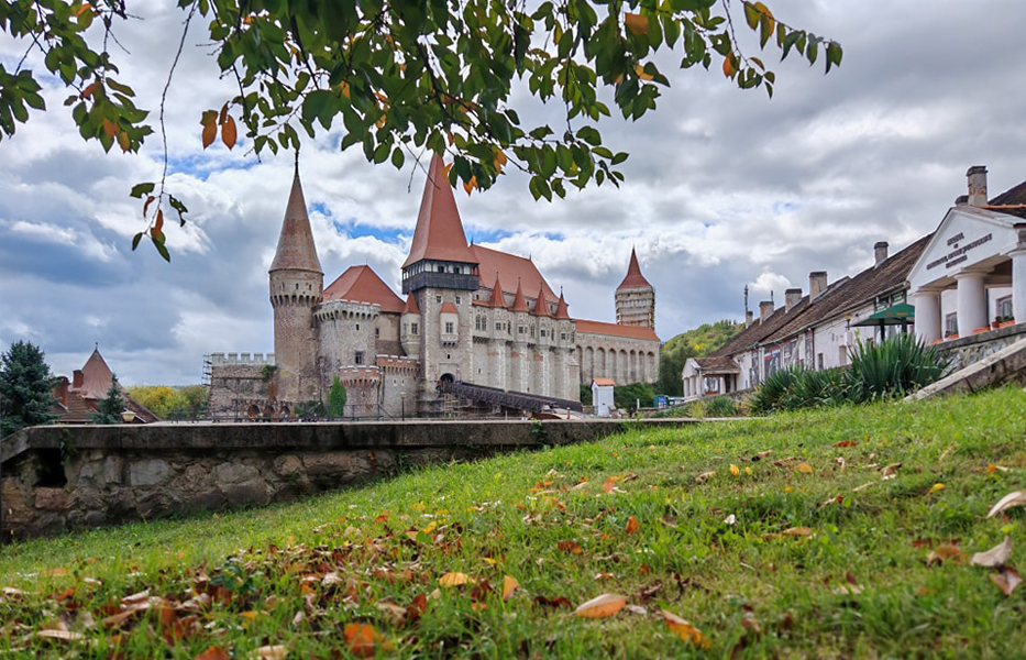 Read more about the article Muzeul Castelul Corvinilor trece la programul de iarnă!