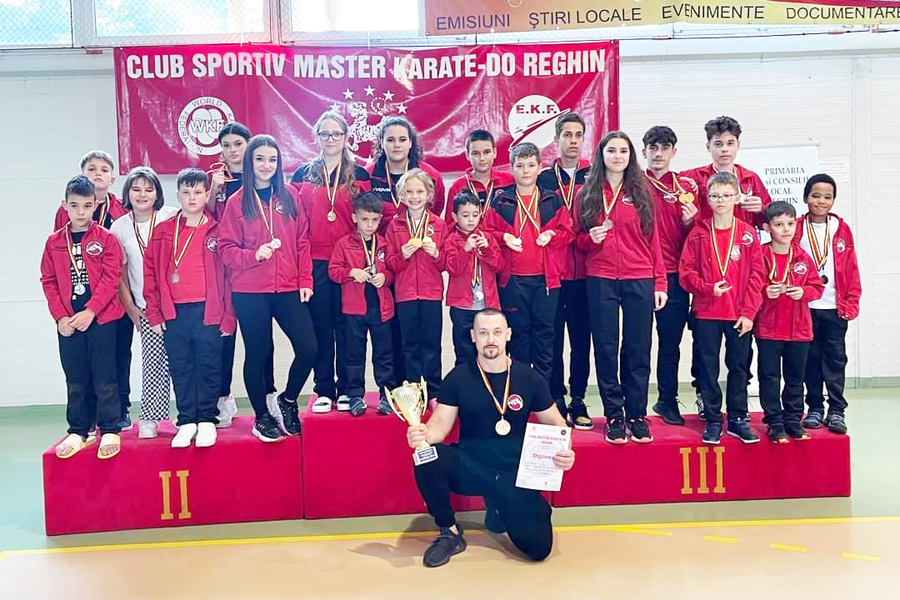 Read more about the article Karate: Sportivii de la Elite Center Hunedoara, medaliați la Cupa Master Reghin