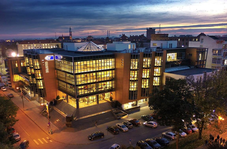 Read more about the article Biblioteca Universității Politehnica Timișoara, de zece ani în noul sediu