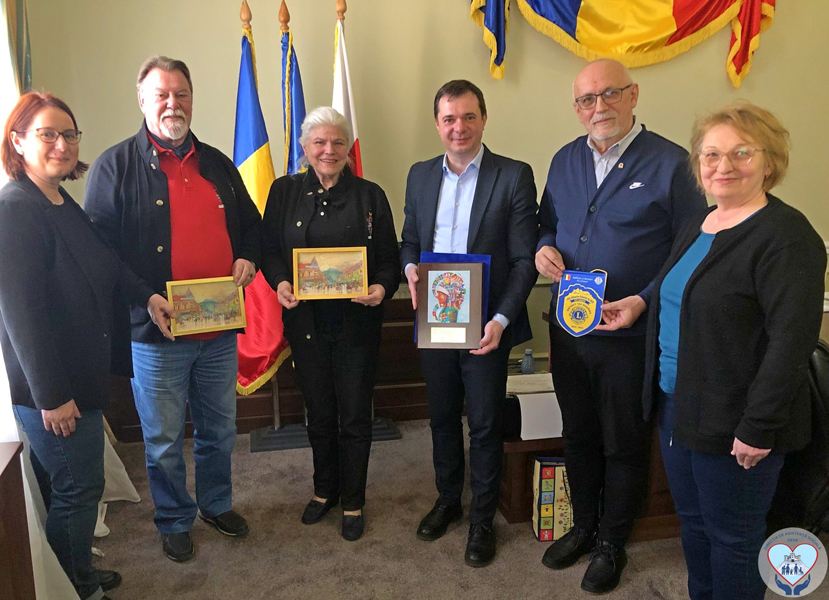 Read more about the article VOLUNTARIAT PENTRU DEVA. Ordinul Militaris Teutonicus și Lions Deva Sarmizegetusa sprijină copiii și vârstnicii din comunitatea locală
