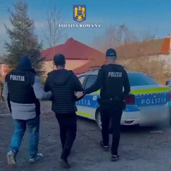Read more about the article Bărbat reţinut de poliţişti după ce ar fi furat mai multe bunuri dintr-o casă parohială din Vulcan