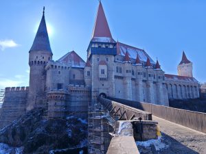 Read more about the article Restaurarea Castelului Corvinilor merge mai departe