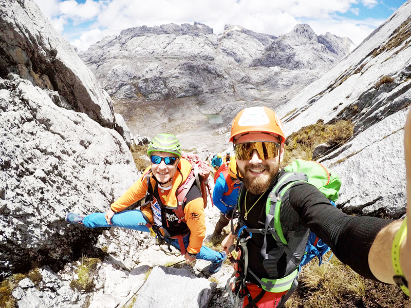 Read more about the article Alpinistul Adrian Ahriţculesei a cucerit cel mai înalt vârf din Oceania