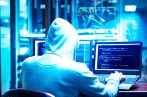 Read more about the article Poliţia readuce în atenţie înşelăciunile din mediul online