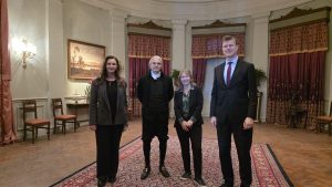 Read more about the article Ministrul Culturii, în vizită pe platoul de filmare  al unui serial de docu-dramă, o co-producție US-UK, realizată în România