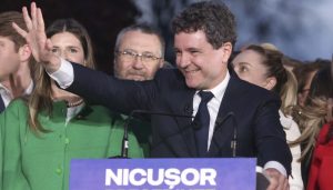 Read more about the article Nicușor Dan câștigă alegerile prezidențiale cu 53,60% din voturi, George Simion a obținut 46,41% din voturi