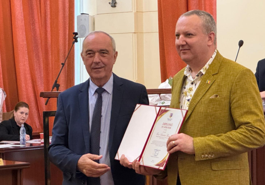 Read more about the article Managerul Bibliotecii Judeţene „Ovid Densusianu”, diplomă de merit din partea Preşedintelui CJ, Laurenţiu Nistor