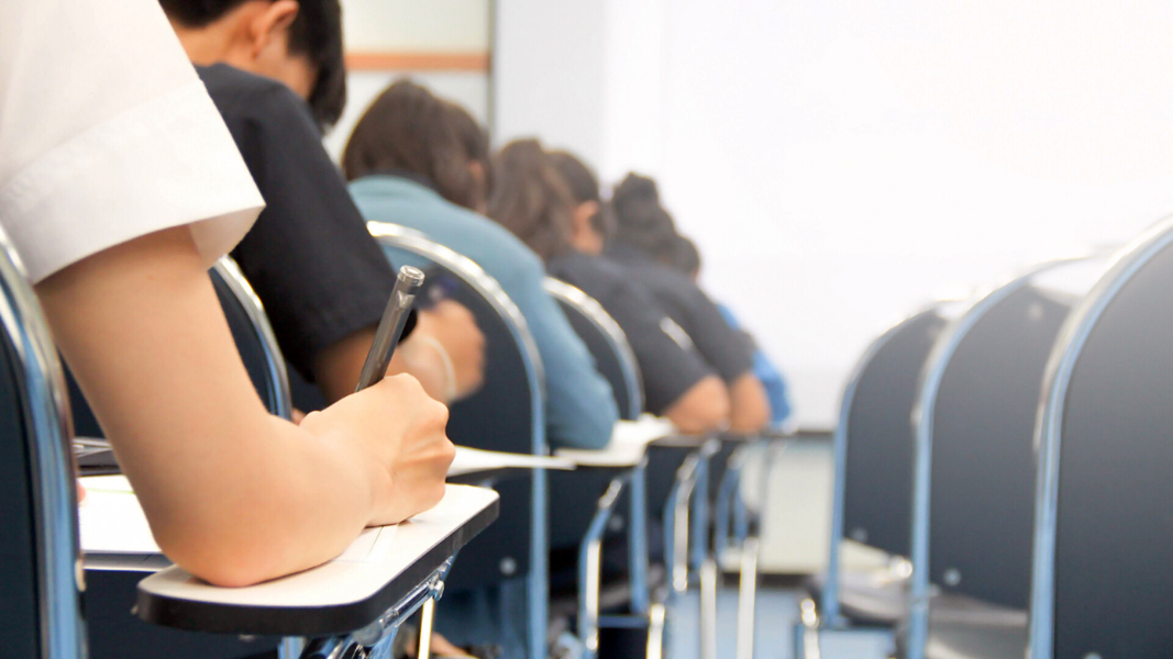 Read more about the article Laurenţiu Nistor: „Mult succes tuturor elevilor care susţin în aceste zile examenul de Bacalaureat!”