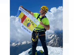 Read more about the article Steagul României și al municipiului Brad pe acoperișul Sloveniei!