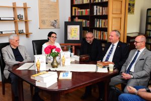 Read more about the article Omagiu adus istoricului David Prodan, la Cluj. Managerul Bibliotecii „Ovid Densusianu”, prezent la eveniment