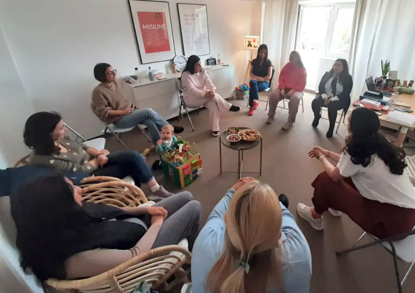 Read more about the article Centrele Roua susțin lunar peste 300 de ore de consiliere & terapie pentru femeile însărcinate și mamele care au nevoie de sprijin