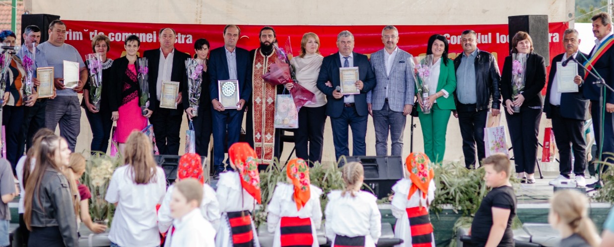 Read more about the article 25 de ani împreună – Cuplurile de Argint ale comunei Bistra, sărbătorite cu emoție și recunoștință