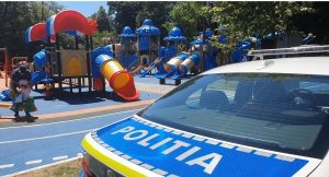 Read more about the article Acţiune educativ-preventivă a poliţiştilor în Parcul Cetăţii din Deva