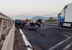Read more about the article Accident cu patru vehicule pe A1, în zona Orăştie. Trei persoane, rănite uşor