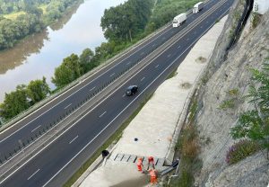 Read more about the article Atenţie, şoferi! Restricţii de circulaţie pe A1, la Șoimuș, în zona “Dealului Liliecilor”