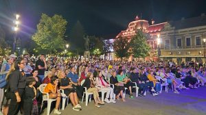Read more about the article Magia muzicii vieneze a cucerit Deva: Concertul „În pași de Strauss” al Filarmonicii din Arad