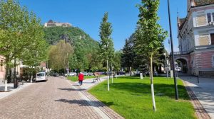 Read more about the article Acces interzis pentru biciclete şi trotinete pe Centrul Vechi al Devei