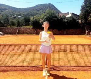 Read more about the article Tenis de câmp: Performanțe pentru sportivii de la CSM Deva la Cupa Cetate!