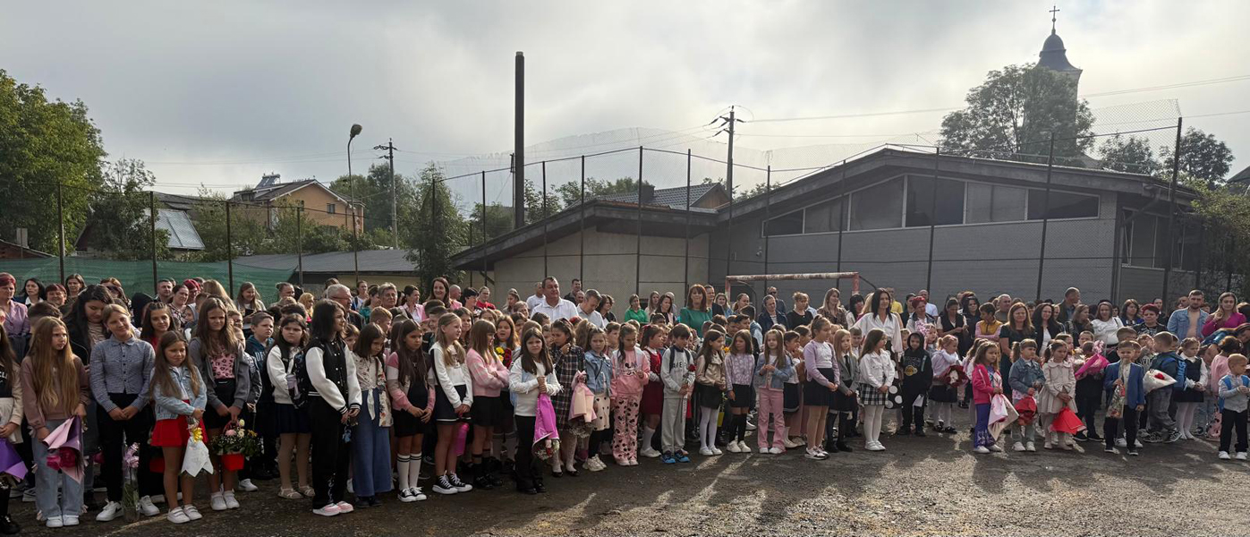 Read more about the article Clopoțelul a sunat pentru elevi – Școlile din comuna Bistra și-au deschis porțile