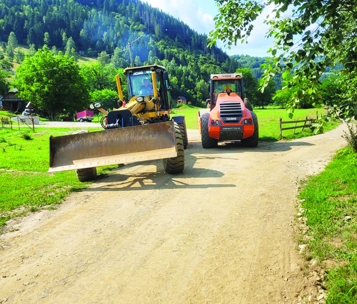 Read more about the article Peste 40 de drumuri comunale și sătești din Bistra au beneficiat în acest an de lucrări de reparații