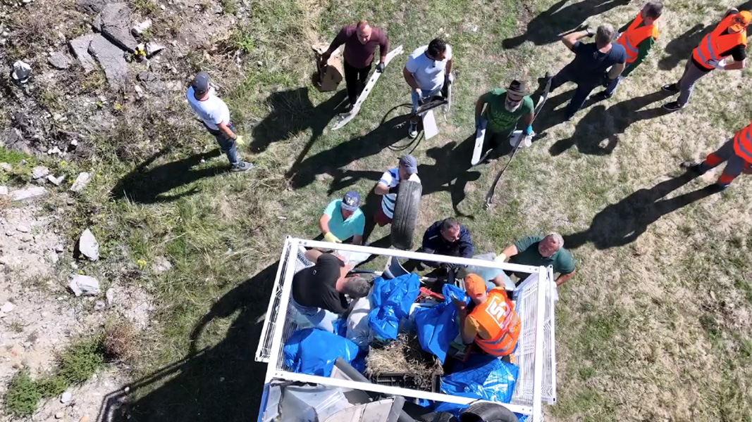 Read more about the article Hunedoara a spus din nou „DA” curățeniei: 4.821 de voluntari, 4.361 saci și o zi care ne dă speranță