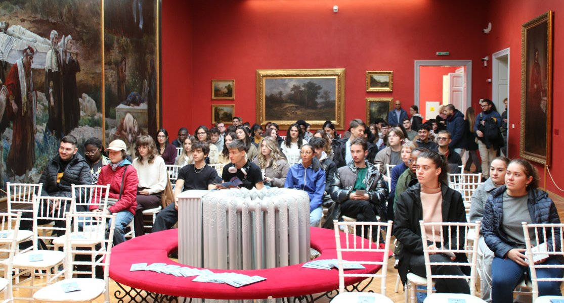 Read more about the article Studenții Universității de Vest „Vasile Goldiș” din Arad, în vizită la Complexul Muzeal Arad