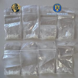 Read more about the article ACȚIUNE A POLIȚIȘTILOR ȘI PROCURORILOR ÎNTR-UN DOSAR DE TRAFIC DE DROGURI DE MARE RISC ȘI OPERAȚIUNI CU PSIHOACTIVE