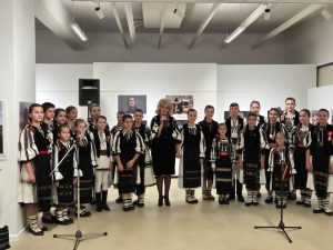 Read more about the article Vernisajul expoziției „Ținutul Momârlanilor – Țara dintre Jiuri”, la Deva