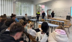 Read more about the article Amplă acțiune desfășurată în județ, pentru creșterea gradului de siguranță în unitățile de învățământ preuniversitar și în zonele adiacente acestora