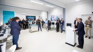 Read more about the article Laborator de robotică DRÄXLMAIER la Facultatea de Inginerie din Hunedoara